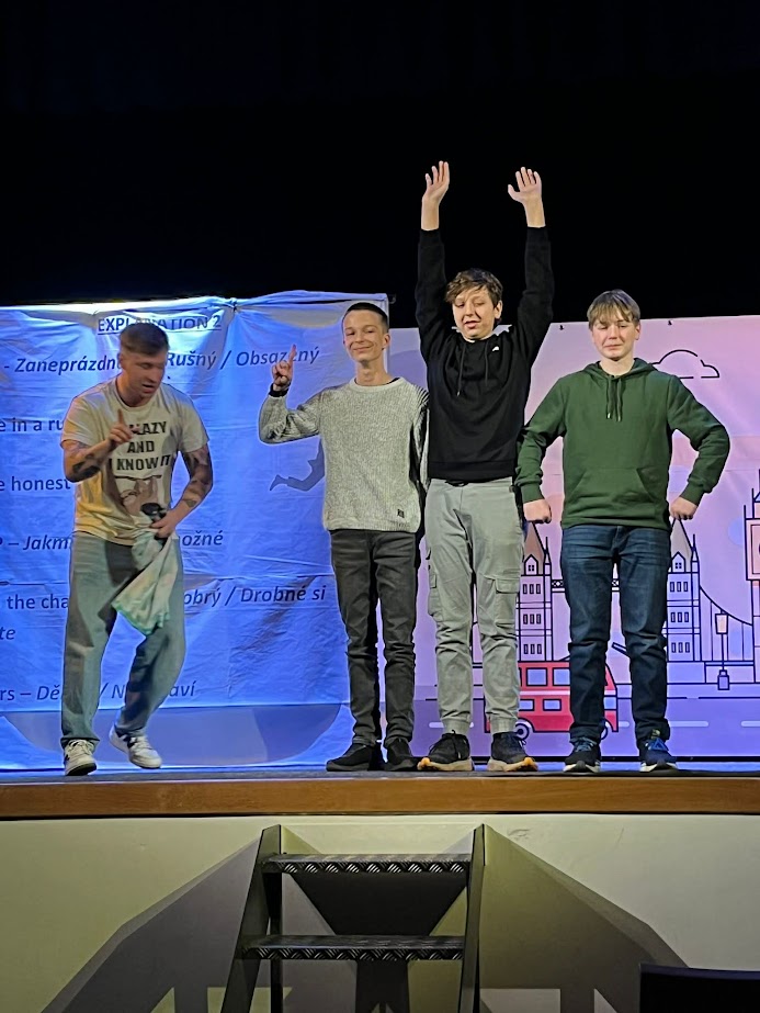 Anglick&eacute; divadeln&iacute; představen&iacute; – 8. ročn&iacute;ky